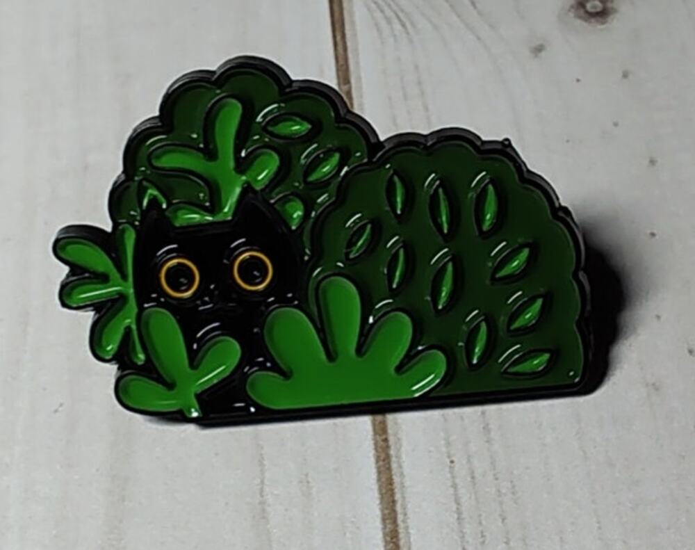 Cute Black Cat Hiding in The Bushes Pin Kitty Lapel Hat Funny Brooch